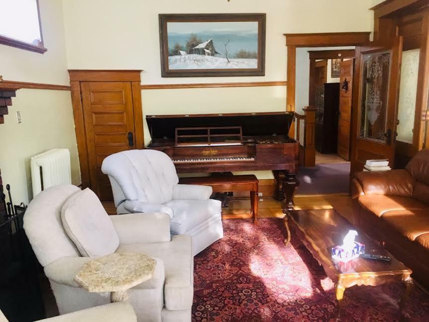 Le Petit Chateau Montebello B&B Eksteriør billede