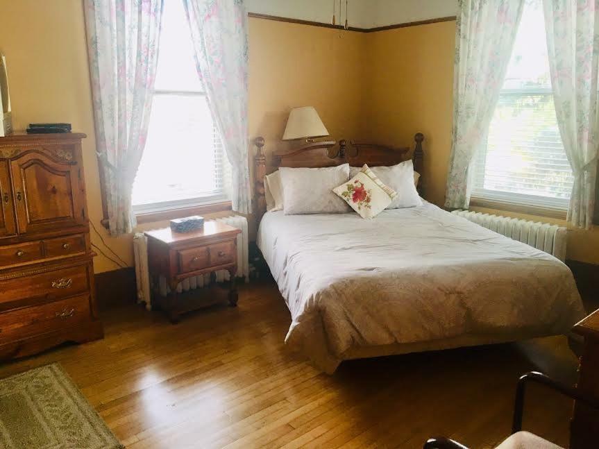 Le Petit Chateau Montebello B&B Eksteriør billede