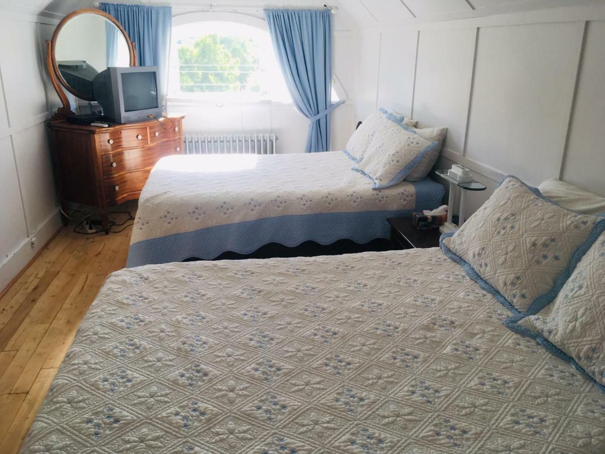 Le Petit Chateau Montebello B&B Eksteriør billede
